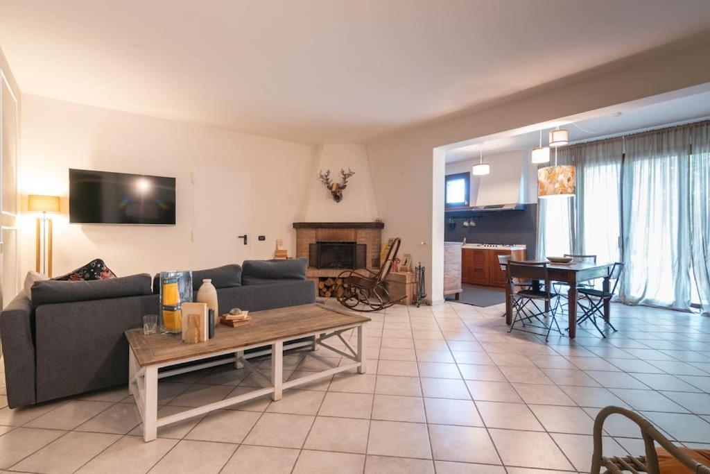 Apartament Casolara: Ospitalita Su Misura Castello di Serravalle Zewnętrze zdjęcie